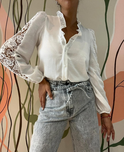 Camisa Mujer Satinada Manga Guipur Volado Escote Romántica