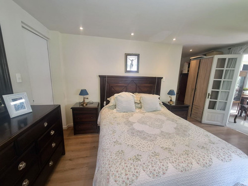 Casa En Venta De 5 Dorm. En Ñuñoa