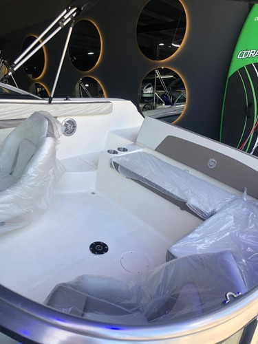 Imagen 2 de 16 de Bermuda Discovery 190 Con Motor Mercury 150 Xl -