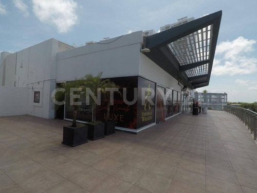 En Venta Local Comercial Con Excelente Ubicación En El Centro De Cancún C3139
