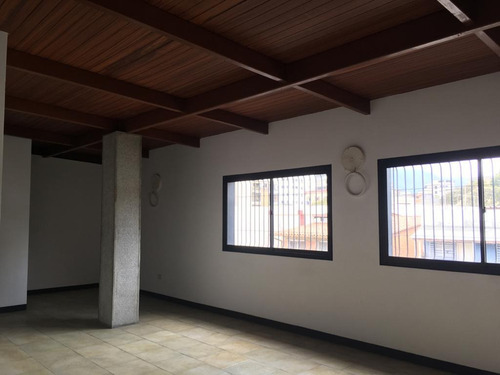 Destacado Inmueble En Venta, Los Rosales