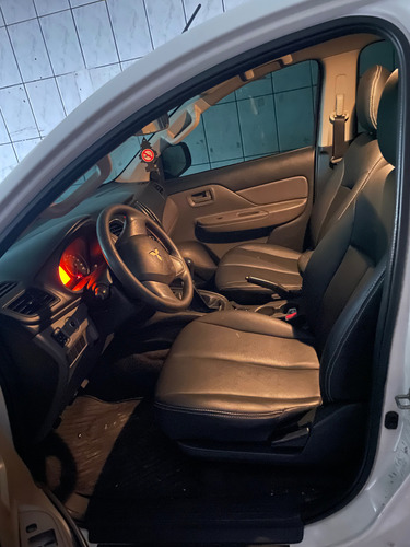 Mitsubishi L200 2.4 Triton Outdoor Glx Cab. Dupla 4x4 4p 6 marchas