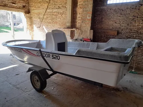 Lancha Tracker Condor 520 Base 1 Con Consola