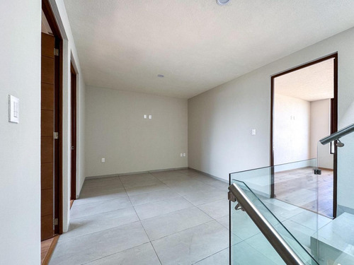 Casa En Venta En Metepec A Un Costado Del Parque Bicentenario Con Diseño Moderno