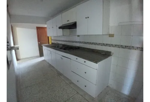 Vendo Casa De Dos Niveles En Los Nogales.