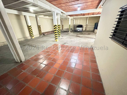 Edificio Hotel, En Venta. Rafael Gamarra Te Ofrece Gran Oportunidad De Inversión. Se Vende Edificio Y Fondo De Comercio Totalmente Amoblado Actualmente Funciona Como Hotel Pero Fue Creado Como Clinica
