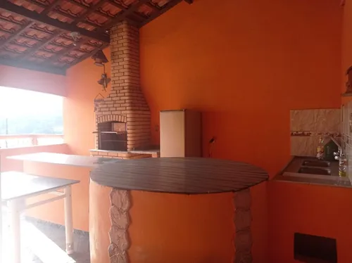 Um Sobrado Com 380 M2 De Construção