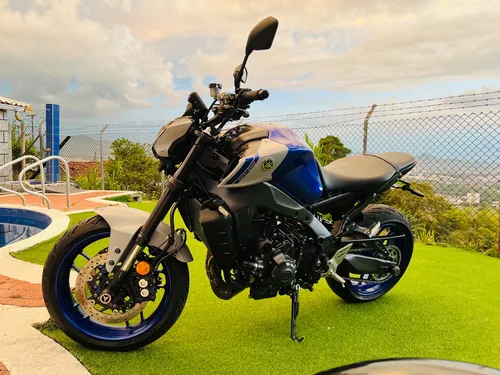 Excelente Mt-09 , Con Varios Accesorios , Full