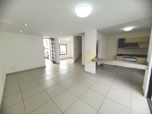 Casa En Venta En Zibata Con 3 Recámaras Y Baño Privado Cada Una