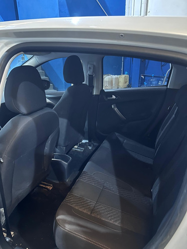 Peugeot 208 Allure 1.6 115 Inundado