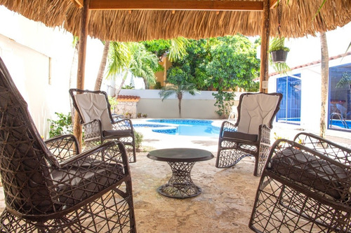 Imagen 22 de 30 de Exquisita Casa En Bávaro Con Piscina Y Amueblada