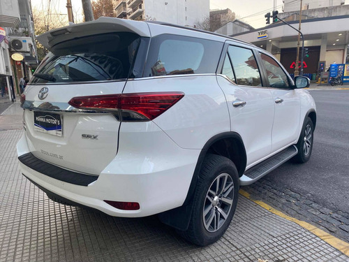 Imagen 5 de 16 de Toyota Sw4 2019 2.8 Srx 177cv 4x4 7as At