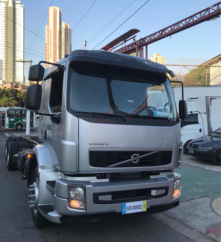 Imagem 12 de 14 de Volvo Vm 270 2013