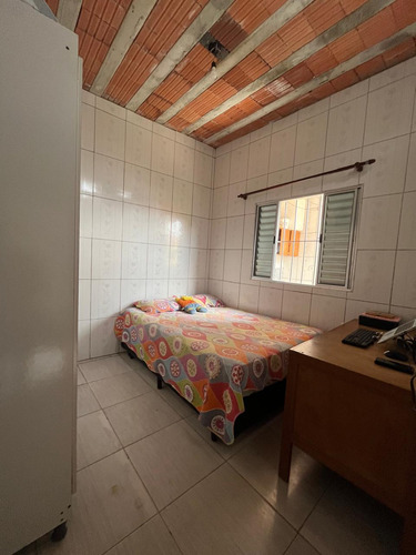 Casa Com 3 Quartos, 2 Banheiros E Vaga Para Até 2 Veículos