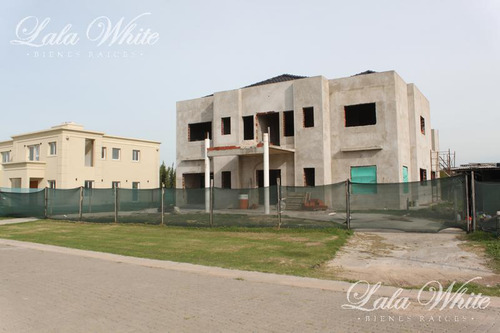 Casa En Construcción En La Providencia