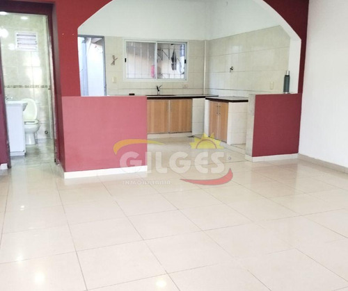 Alquiler De Casa 3 Amb. En Villa Luzuriaga Con Patio Y Cochera Descubierta