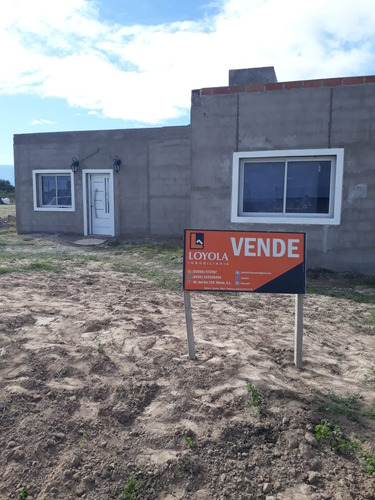 Casa A La Venta De Dos Dormitorios En Estación Conlara