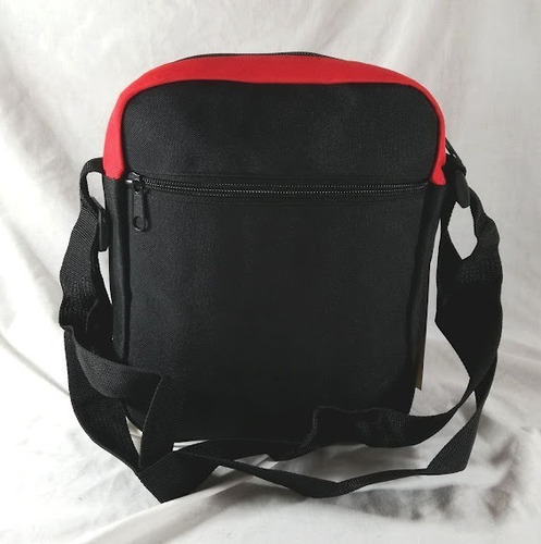 Imagen 2 de 7 de Morral Caterpillar Porta Tablet iPad 9¨ Negro Franja Roja
