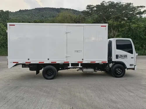 Como Nueva Chevrolet Nqr 2023 Furgon Carga Seca Con 30.000km