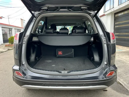 Toyota RAV4 2.0 Street