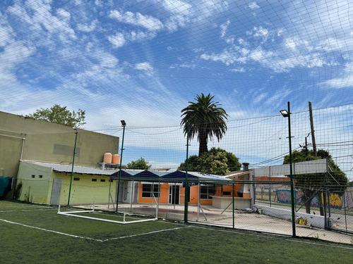 Terreno En Alquiler De Casi 2000m2 En Pleno Centro Comercial De Temperley - Canchas De Futbol