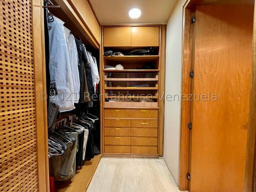 Hermosa Casa De Arquitectura Y Acabados De Lujos ,en Venta Ubicada En Los Chorros 24-4385