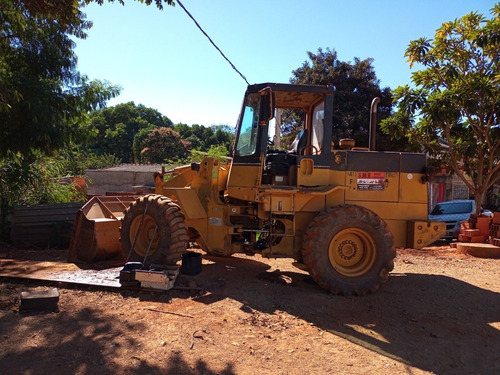 Imagem 2 de 11 de Pá Carregadeira Caterpillar 924f Ano 2000