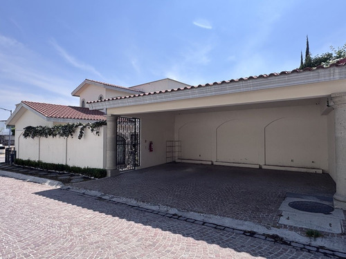 Exclusiva Residencia En Venta En La Rica Juriquilla