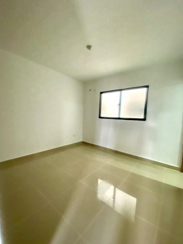 Apartamento En Venta En La Jacobo Majluta De 3 Habitaciones