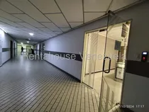 Comprar Espectacular Local Comercial Ubicado En Una Torre De Prestigiosa Referencia,  En Alquiler En Boleita Norte