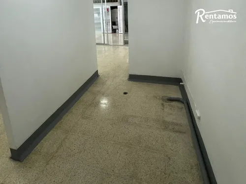 Local En Venta En Manrique Central 1. Cod V775106