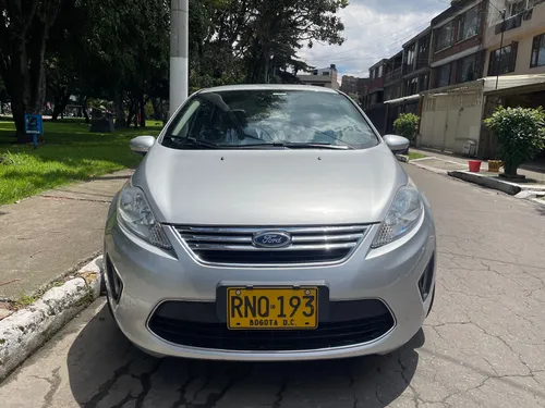 Ford Fiesta 1.6 Sportback Automática