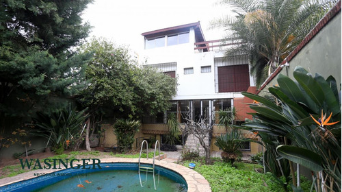 Venta De Casa 6 Amb Con Patio Y Pileta En Flores