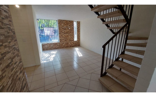 Casa Remodelada En Santo Tomás (4d-4b) - Quilicura