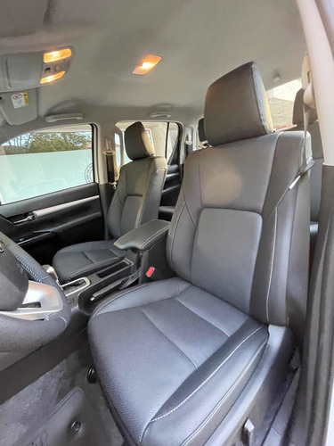 Imagen 19 de 19 de Toyota Hilux Srx 4x2 At 0km 2022