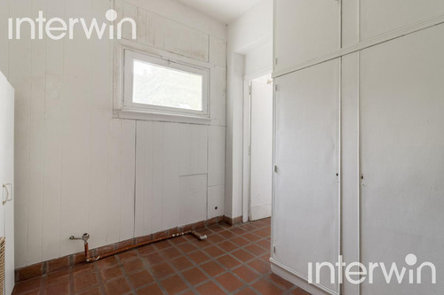Casa De 8 Amb., Con Piscina Y 3 Cocheras. Belgrano - Venta