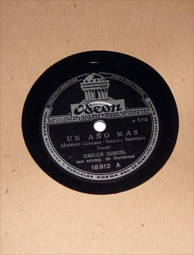 Carlos Gardel Un Año Mas / Virgencita De Pompeya 78rpm Kktus