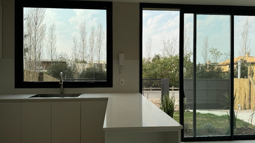 Venta Casa San Nicolas A Estrenar Excelentes Terminaciones Fondo