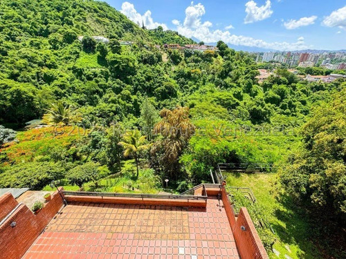 En Venta Extraordinario Townhouse Con Diseño Super Exclusivo Con Hall De Acceso, Cocina Remodelada Pantry, Terrazas Y Jacuzzi, Cuenta Con Arboles Frutales Vi Mls #25-1037