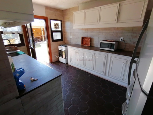 Casa De 5 Dormitorios En Pinares, Punta Del Este- Ref: 2705