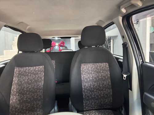 Fiat Uno Uno Vivace 1.0 8V (Flex) 4p