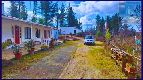 Parcela Con 2 Casas Y 8000m2 De Terreno (126968)