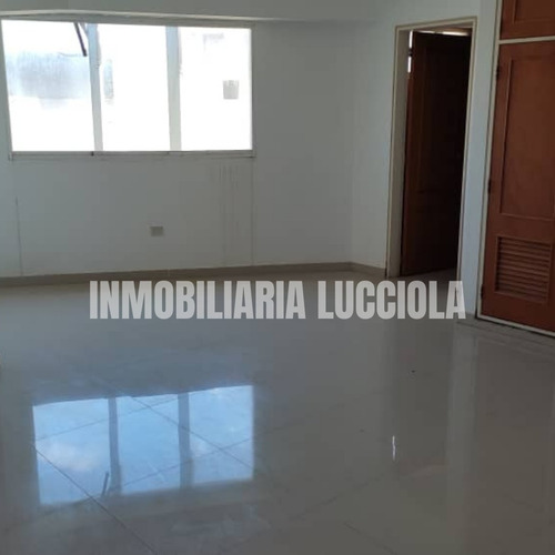 Imagen 3 de 12 de Apartamento De 90 Mts2 En Playa Grande, Edo. La Guaira Listo Para Ocupar Ref 051