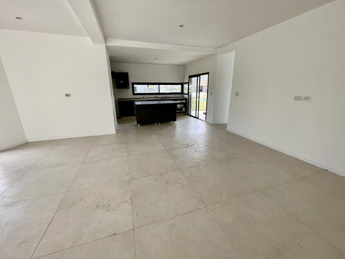 Venta Casa San Sebastian Area 5 - 4 Ambientes