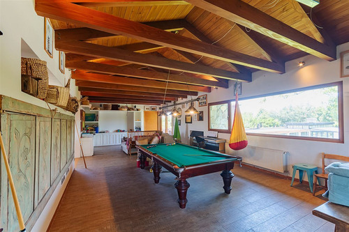 Casa En Venta De 8 Dorm. En Colina