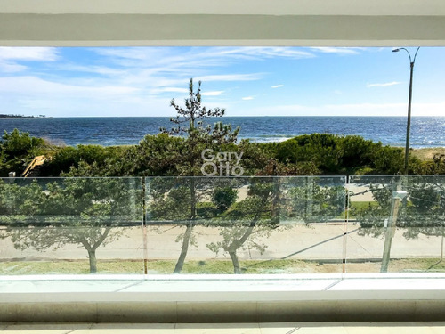 Apartamento 2 Dormitorios, Punta Del Este, Playa Mansa, Venta- Ref: 23679