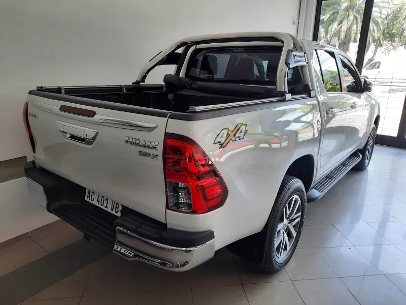 Toyota Hilux 2.8 Cd Srx 177cv 4x4 At