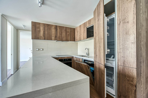 Imagen 1 de 26 de Edificio Av. Manquehue Nte. (1 Est. 1 Bod.)- Vista Sur Pis