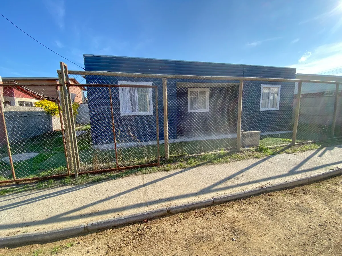 Imagen 1 de 15 de Se Vende Agradable Casa En Isla Negra