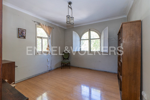 Amplia Casa En Barrio Residencial